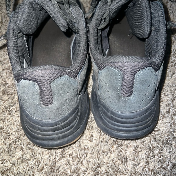 Yeezy - Picture 6 of 8